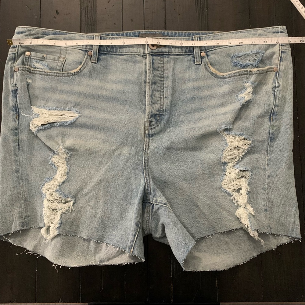 NWOT TORRID JEAN SHORT